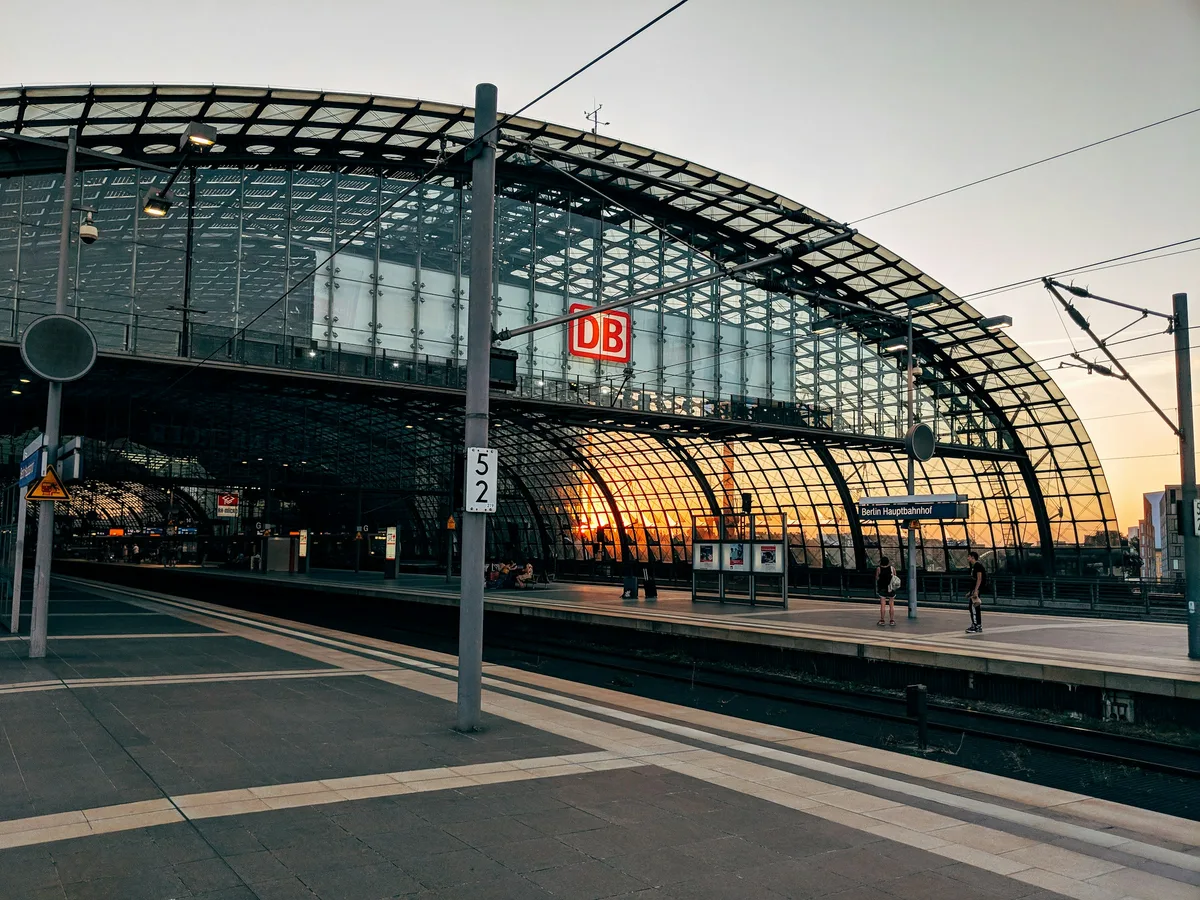 Bahnhof in der Dämmerung